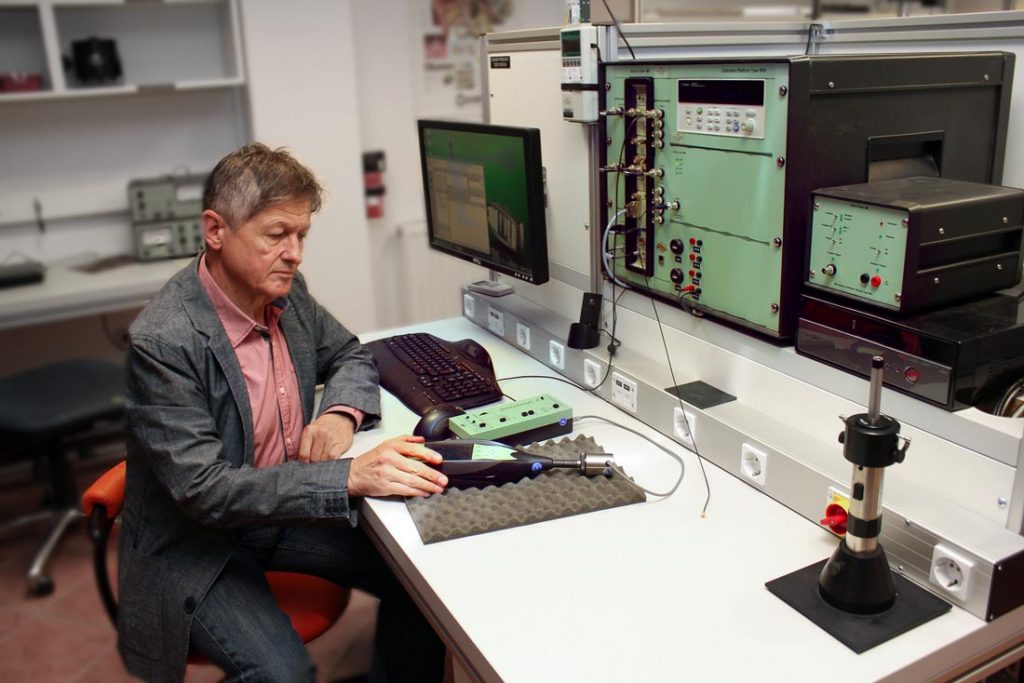 Peter Dolenc kalibrira